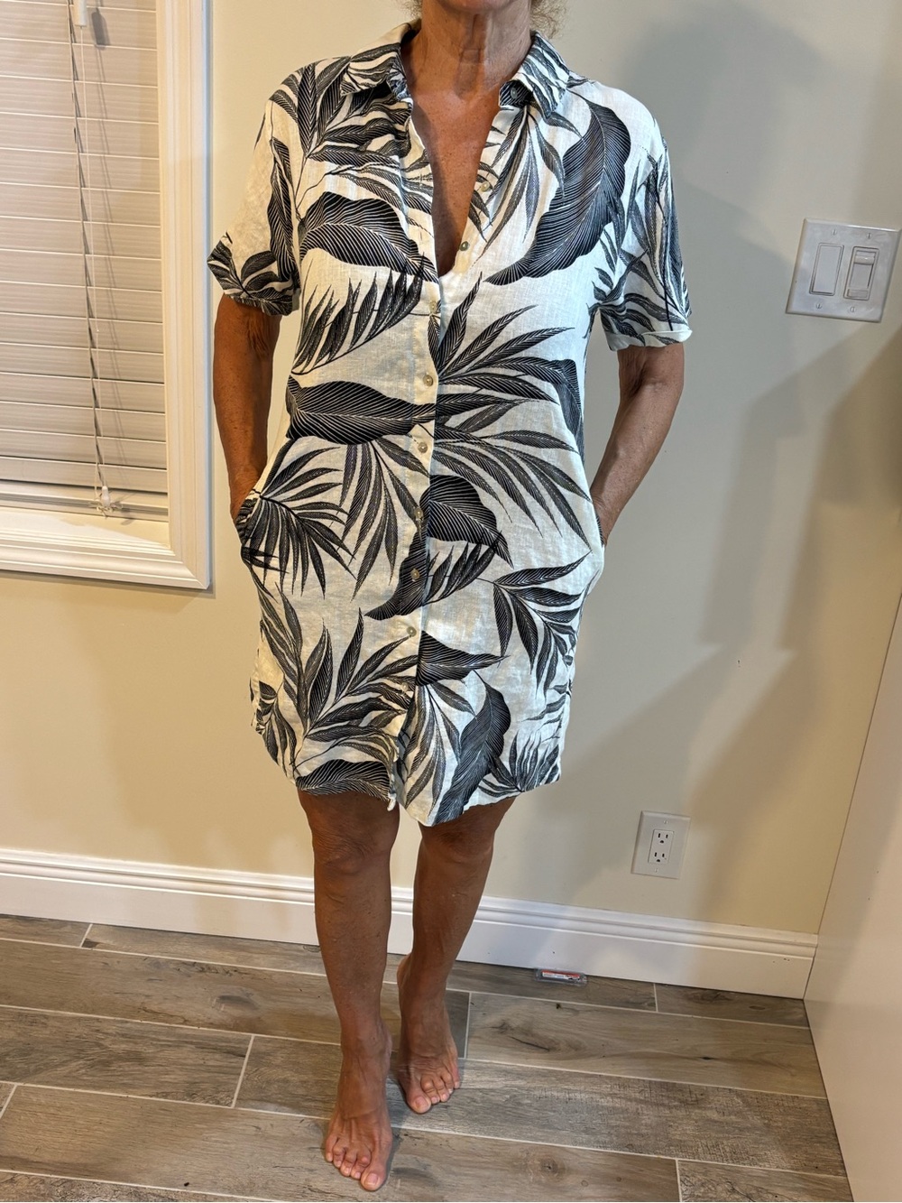 TAHARI Breathable Black & White Leaf Print Shirt Dress